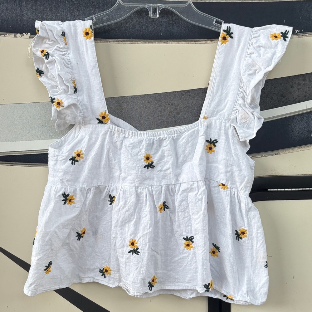 SHEIN White Floral Ruffle Blouse - Picture 4 of 4